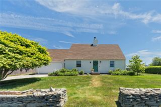 14 Wolcott Avenue, Middletown, RI 02842