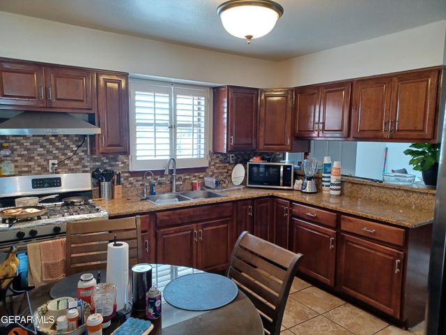 10999 Staci Drive, Socorro, TX 79927