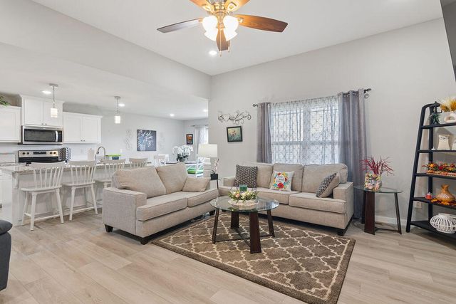 502 Chipmunk Avenue, Rogersville, MO 65742