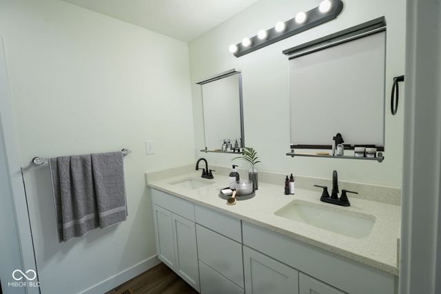 1016 N 10th Street, Elwood, IN 46036