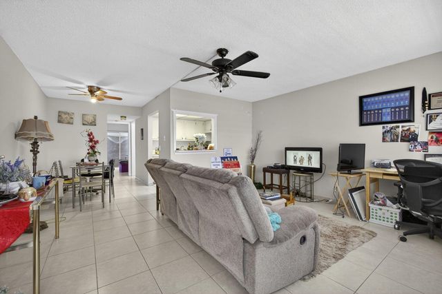 16 Sussex A 16, West Palm Beach, FL 33417