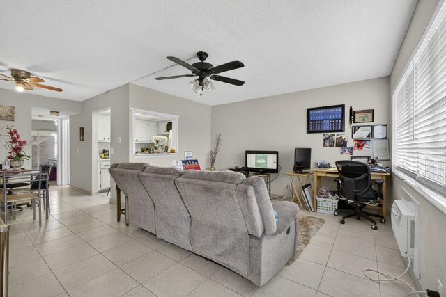 16 Sussex A 16, West Palm Beach, FL 33417