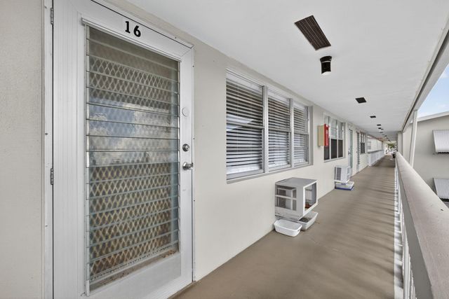 16 Sussex A 16, West Palm Beach, FL 33417