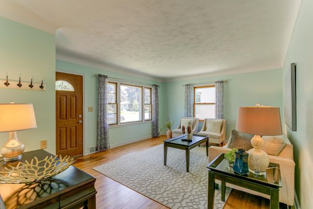 2128 Case Avenue E, Saint Paul, MN 55119