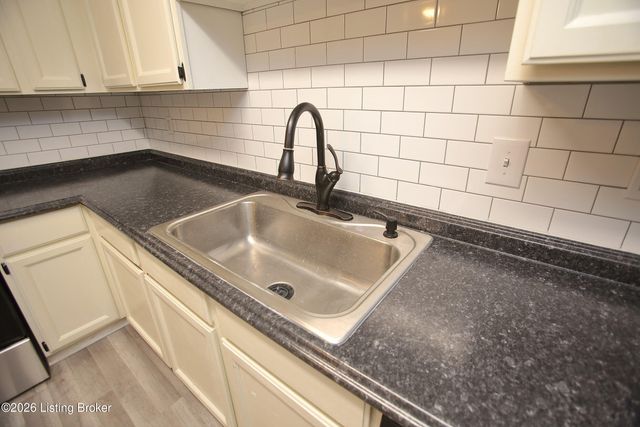 7066 Wildwood Cir 137, Louisville, KY 40291