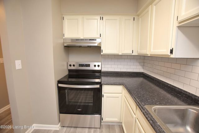 7066 Wildwood Cir 137, Louisville, KY 40291