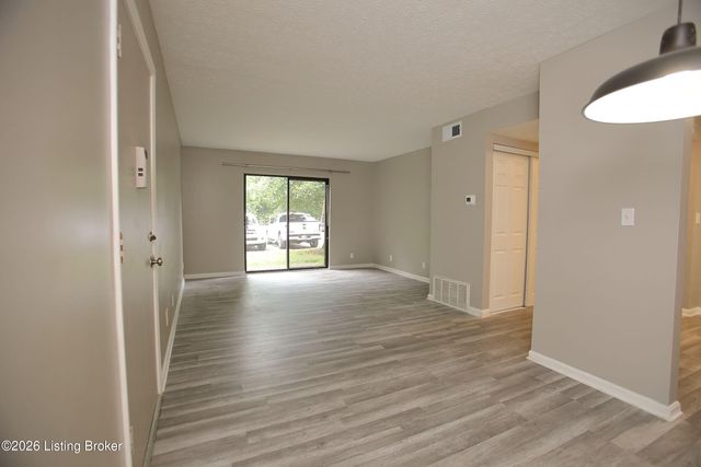 7066 Wildwood Cir 137, Louisville, KY 40291