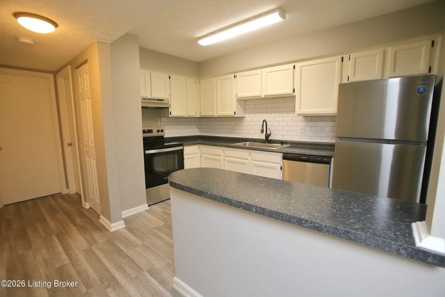 7066 Wildwood Cir 137, Louisville, KY 40291