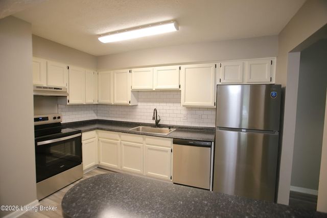 7066 Wildwood Cir 137, Louisville, KY 40291