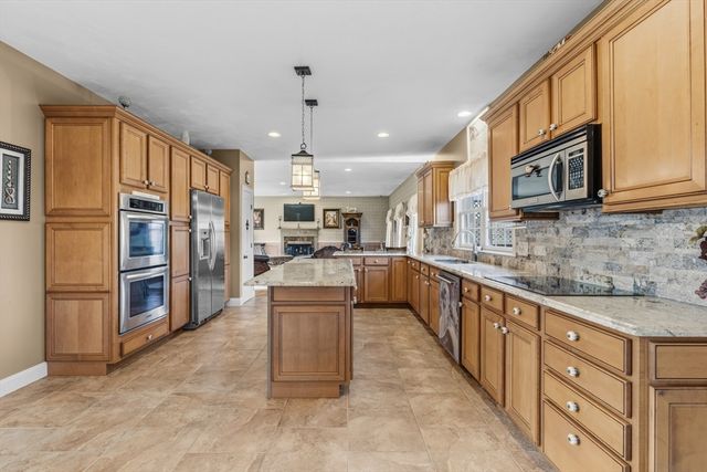 6 Meadowlark Drive, Rehoboth, MA 02769