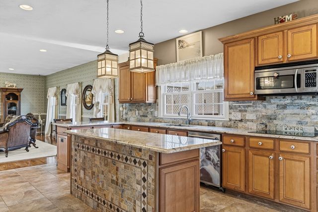 6 Meadowlark Drive, Rehoboth, MA 02769