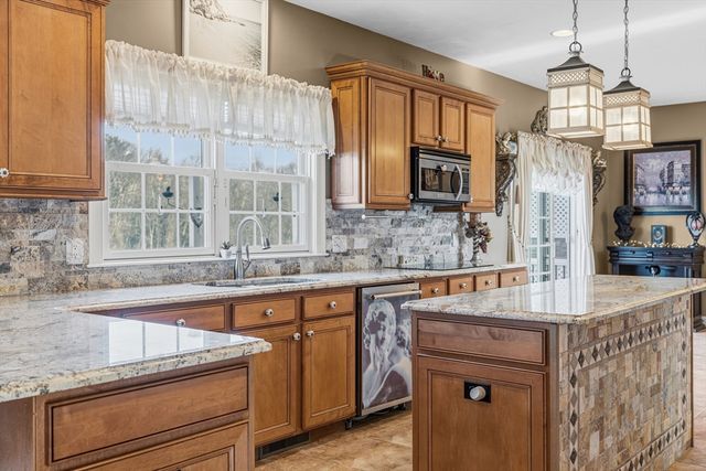 6 Meadowlark Drive, Rehoboth, MA 02769