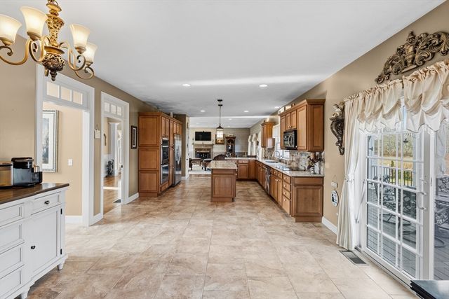 6 Meadowlark Drive, Rehoboth, MA 02769