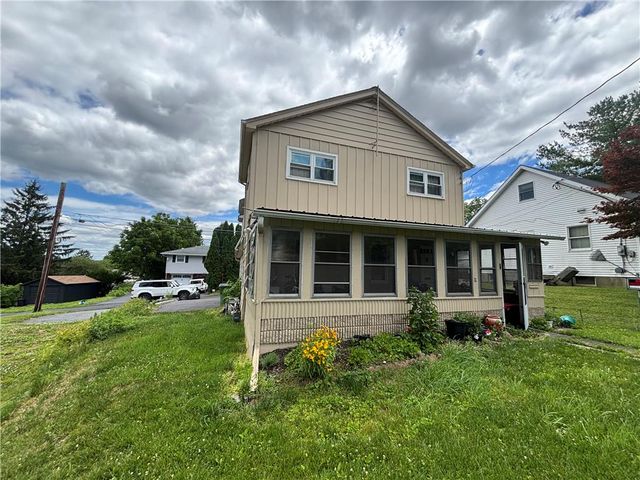 135 North Cedar Street, Nazareth Boro, PA 18064