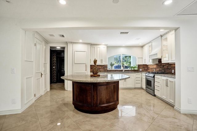 2425 Middle River Drive, Fort Lauderdale, FL 33305