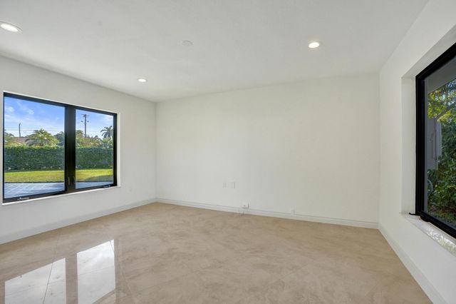 2425 Middle River Drive, Fort Lauderdale, FL 33305