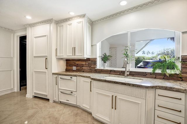 2425 Middle River Drive, Fort Lauderdale, FL 33305