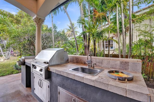 2425 Middle River Drive, Fort Lauderdale, FL 33305