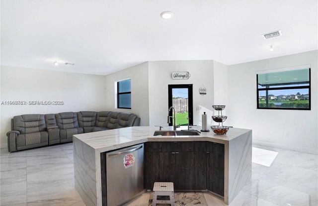 10321 SW 232nd St, Cutler Bay, FL 33190