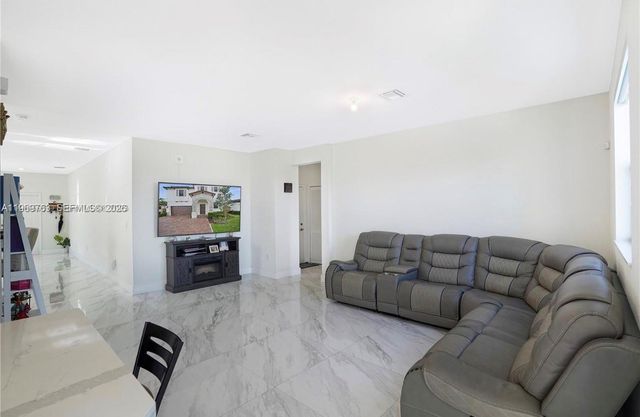 10321 SW 232nd St, Cutler Bay, FL 33190