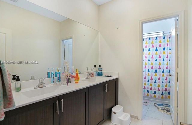 10321 SW 232nd St, Cutler Bay, FL 33190