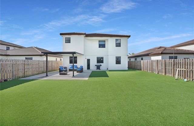 10321 SW 232nd St, Cutler Bay, FL 33190