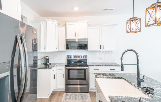 2025 Woodshorn Drive, Matthews, NC 28104