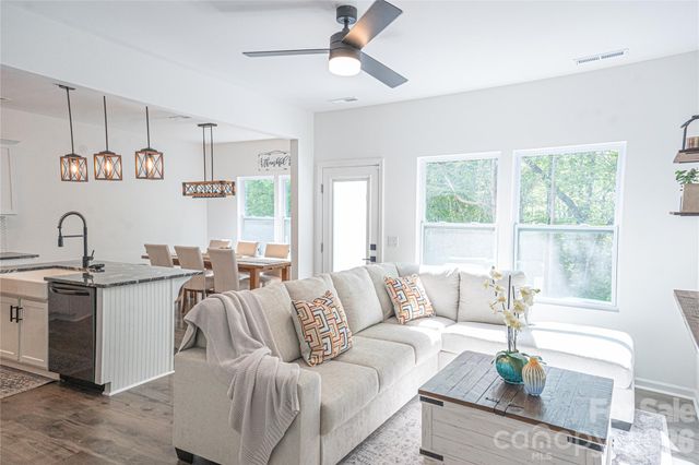 2025 Woodshorn Drive, Matthews, NC 28104