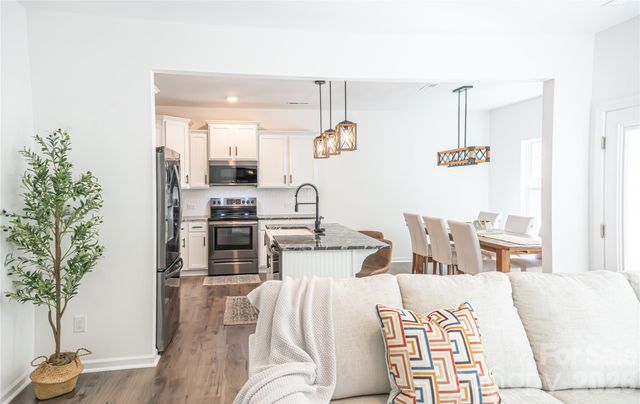 2025 Woodshorn Drive, Matthews, NC 28104