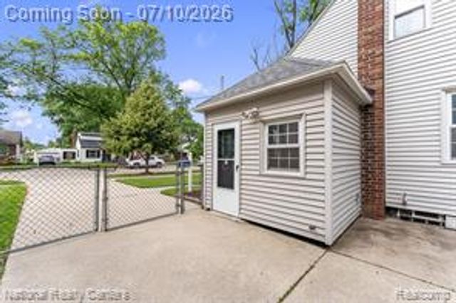 21523 Fresard Street, Saint Clair Shores, MI 48080