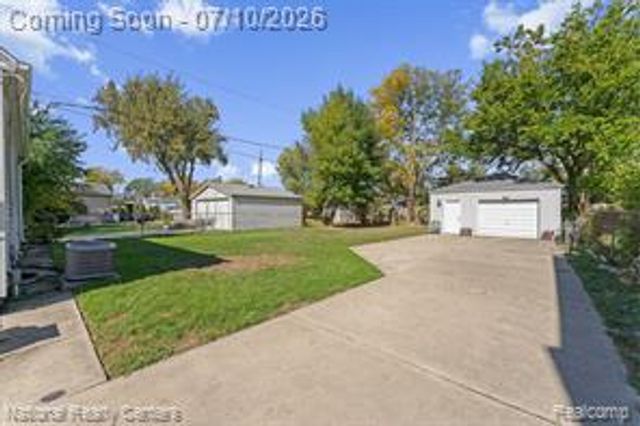 21523 Fresard Street, Saint Clair Shores, MI 48080