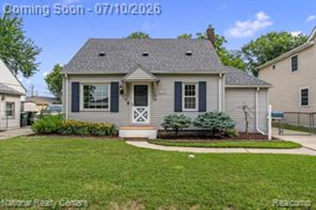 21523 Fresard Street, Saint Clair Shores, MI 48080