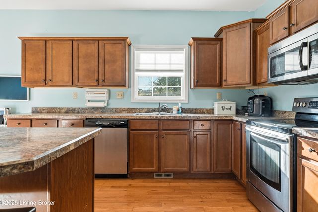 1928 Clearwater Dr, Lawrenceburg, KY 40342