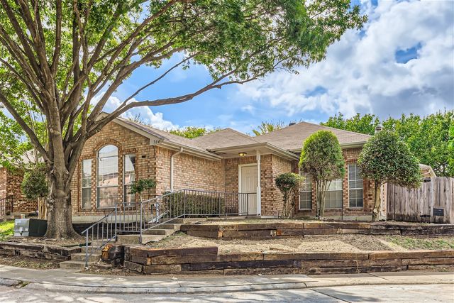 704 Ashbrook Drive, Desoto, TX 75115