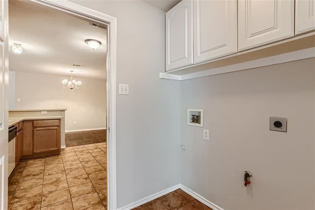 704 Ashbrook Drive, Desoto, TX 75115