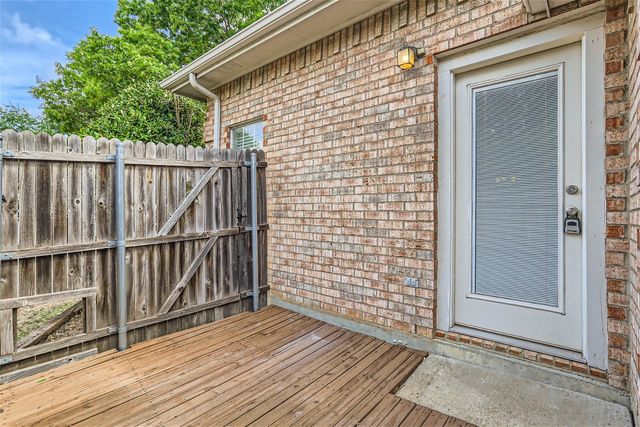 704 Ashbrook Drive, Desoto, TX 75115