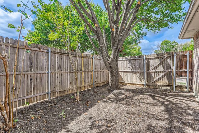 704 Ashbrook Drive, Desoto, TX 75115