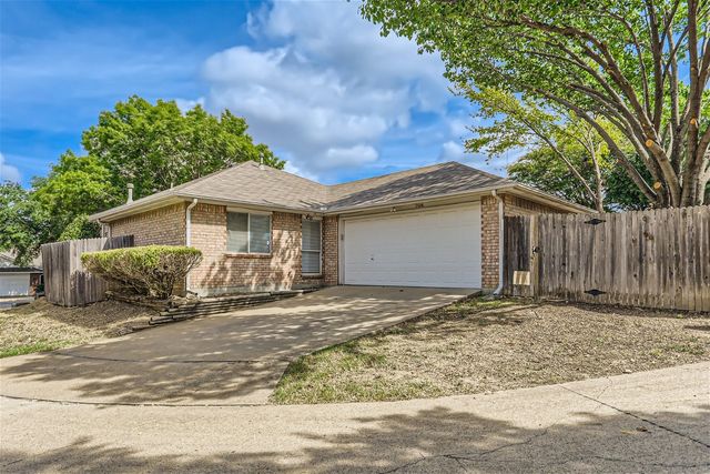 704 Ashbrook Drive, Desoto, TX 75115