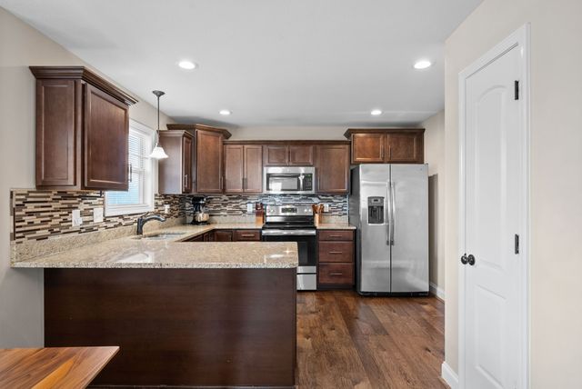 1006 Sunrise Dr, Clarksville, TN 37042