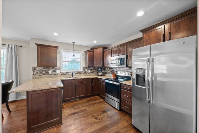1006 Sunrise Dr, Clarksville, TN 37042