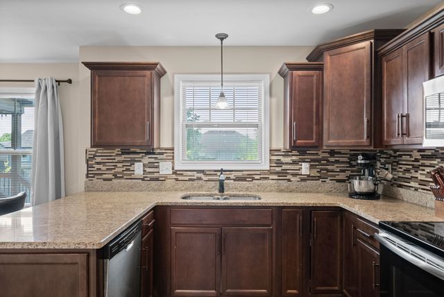 1006 Sunrise Dr, Clarksville, TN 37042