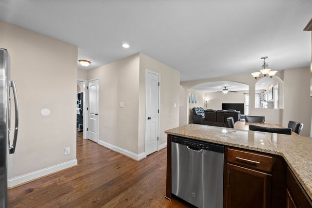 1006 Sunrise Dr, Clarksville, TN 37042