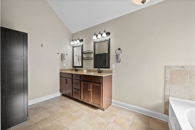 1006 Sunrise Dr, Clarksville, TN 37042