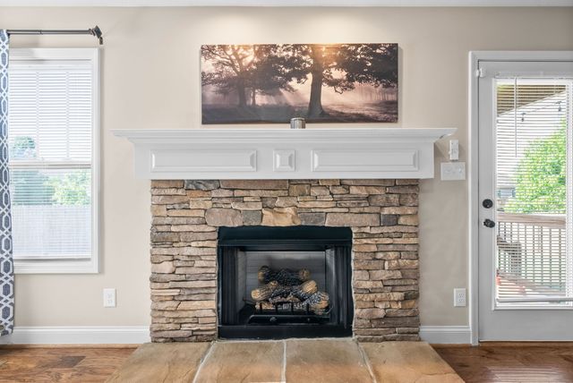 1006 Sunrise Dr, Clarksville, TN 37042