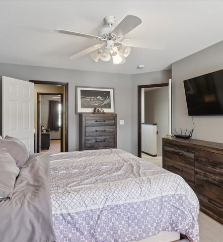 2162 Ridgeview Circle, Clive, IA 50325