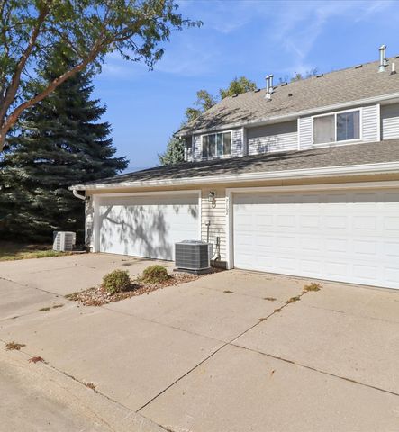 2162 Ridgeview Circle, Clive, IA 50325