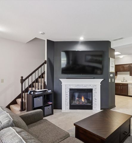 2162 Ridgeview Circle, Clive, IA 50325