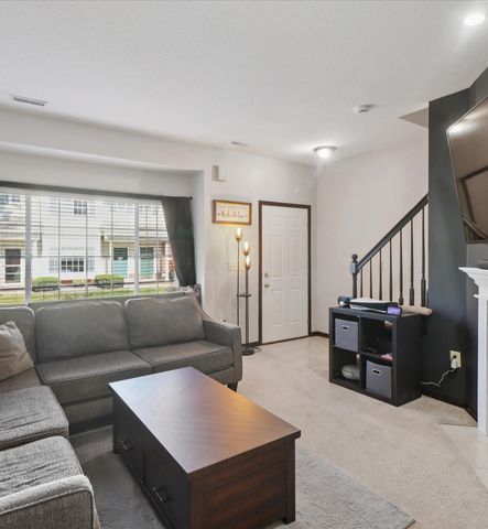 2162 Ridgeview Circle, Clive, IA 50325