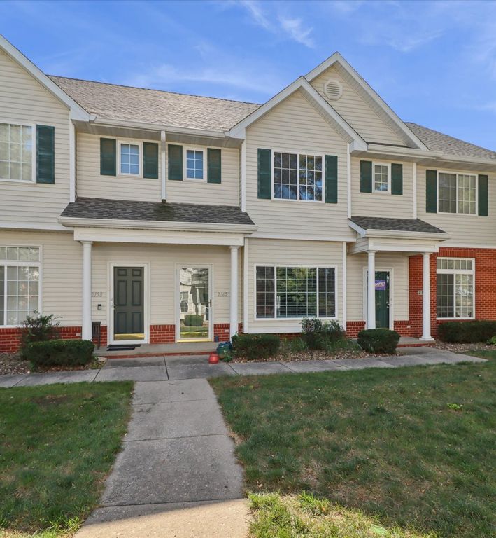 2162 Ridgeview Circle, Clive, IA 50325