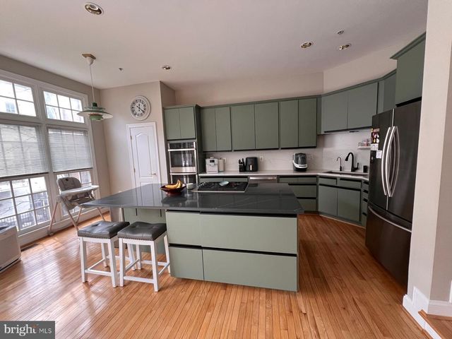 7443 CARRIAGE HILLS DR, Mclean, VA 22102